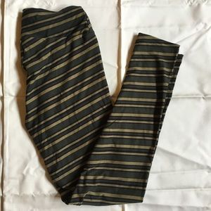 LuLaRoe OS Leggings Olive/tan/black striped.